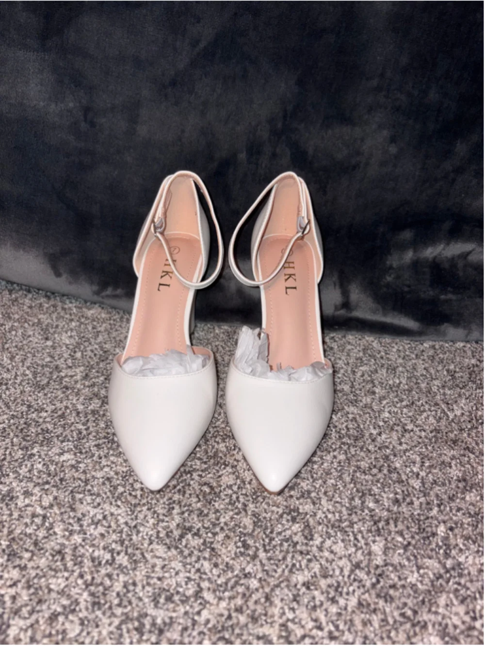 HKL Heels / Pumps in White Size 7